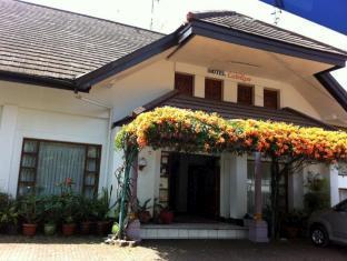 בנדונג Catellya Guest House Cipaku מראה חיצוני תמונה