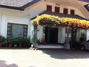 בנדונג Catellya Guest House Cipaku מראה חיצוני תמונה
